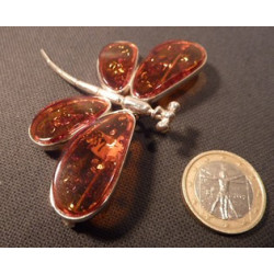 broche libellule en ambre avec inclusion