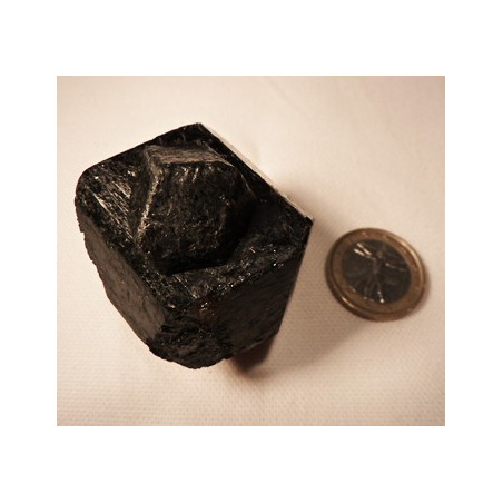 cristal de tourmaline biterminé avec macle