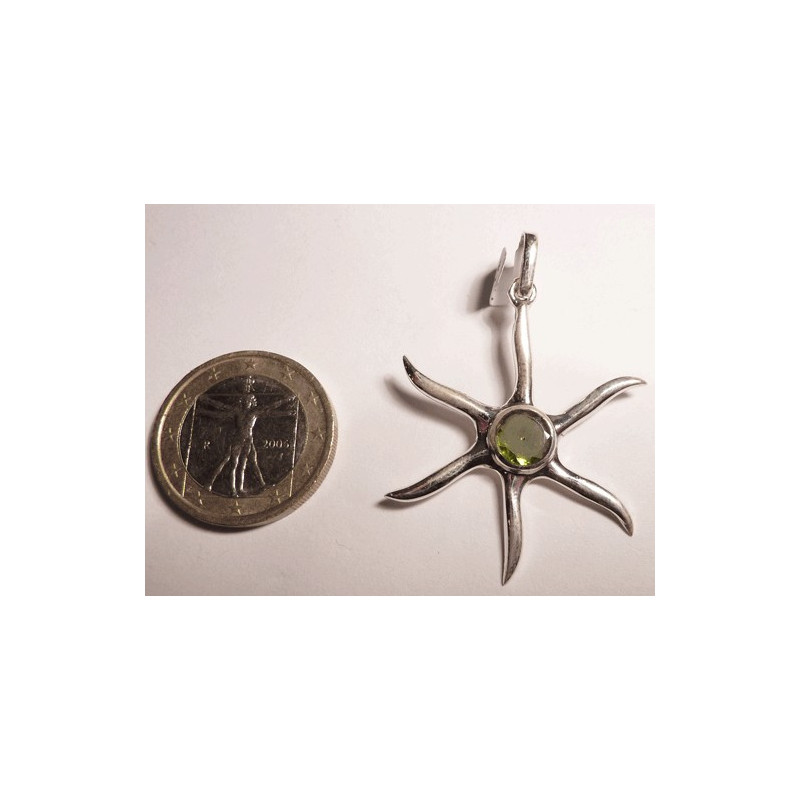 pendentif argent et pierre verte en forme de soleil à 5 branches