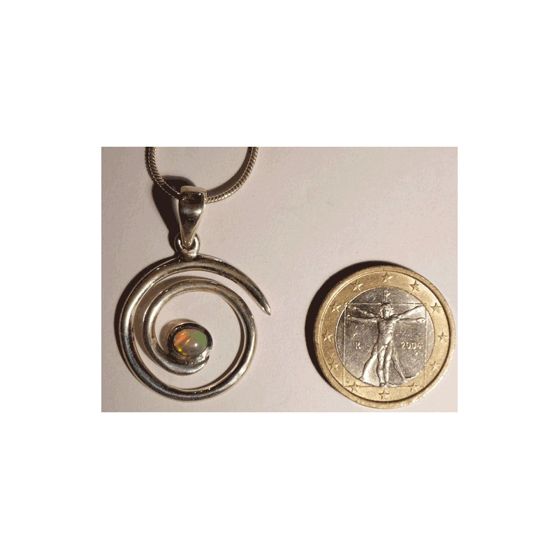 Opale Précieuse d'Ethiopie monté sur pendentif spirale en argent
