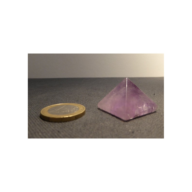 pyramide en améthyste