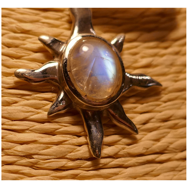 pendentif petit soleil pierre de lune