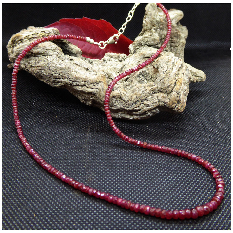 collier de rubis