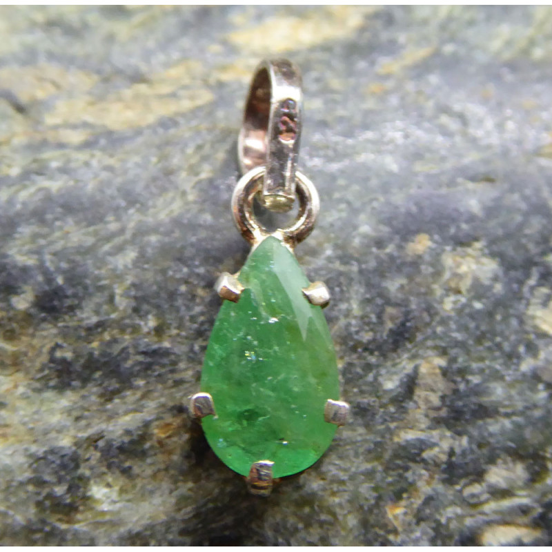 Pendentif en Emeraude en goutte