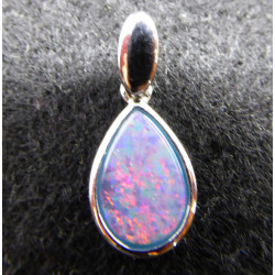 Pendentif en Opale Précieuses à reflets rouges
