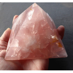 pyramide en quartz rose